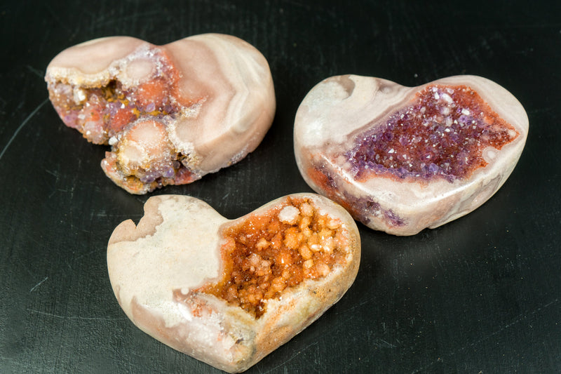 Set mit 3 hochwertigen rosa Amethyst-Herzen, natürlich, AAA-Rosa-Amethyst, flache Großhandelsbox – 2,3 kg – 5,0 lb