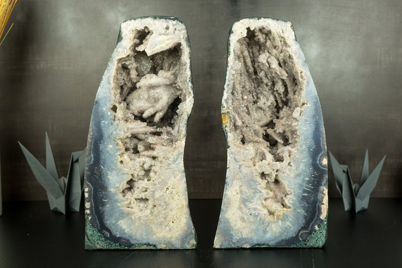 Paar seltener meerblauer Achat-Geoden mit Kristallstalaktit und Quarz ps. nach Anhydrit