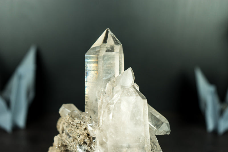 Lemurianischer Saatkristall-Cluster in Galeriequalität mit grauem Dreamcoat-Lithium-Phantom, ganz natürlich – 9,5 Zoll, 5,6 Pfund