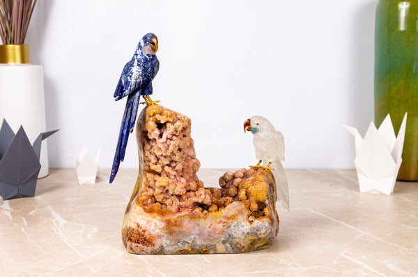 Handgefertigte Vogelschnitzerei aus Sodalith und rosa Quarzkristall: Skulptur eines Papageienpaares vom weltberühmten Schnitzer Venturini