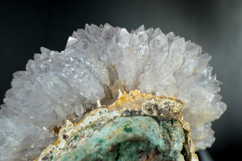 Natürliche Amethyst-Blumenrosette in Galeriequalität in ihrer Matrix, XL