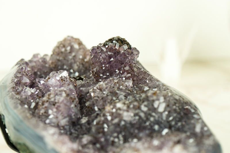 Achat-Geode in Galeriequalität mit seltener Goethit-Blume (auch bekannt als Cacoxenit)