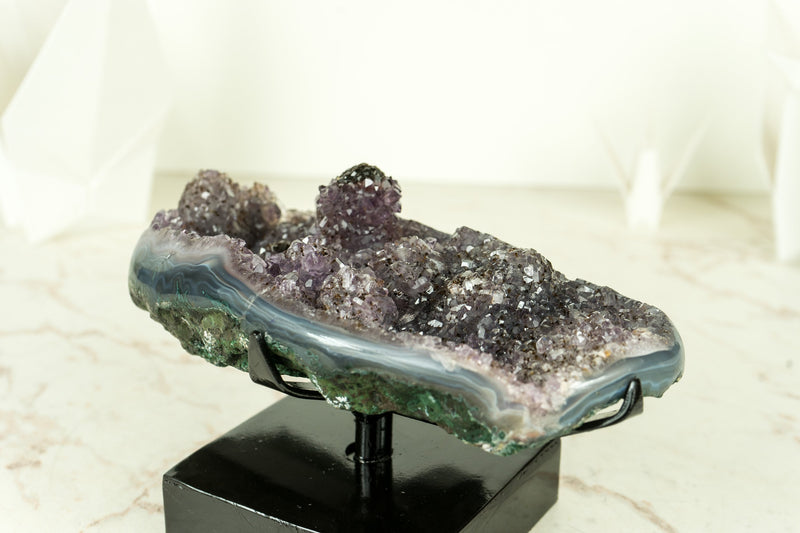 Achat-Geode in Galeriequalität mit seltener Goethit-Blume (auch bekannt als Cacoxenit)