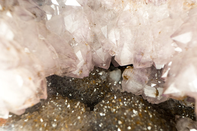 Dreifarbige Amethyst-Geode mit Galaxie-Drusen und Amethyst-Kronenformation