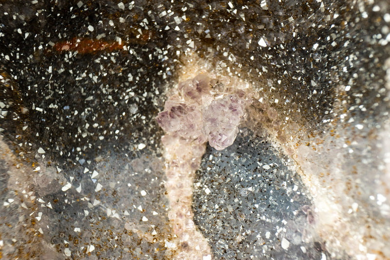 Dreifarbige Amethyst-Geode mit Galaxie-Drusen und Amethyst-Kronenformation