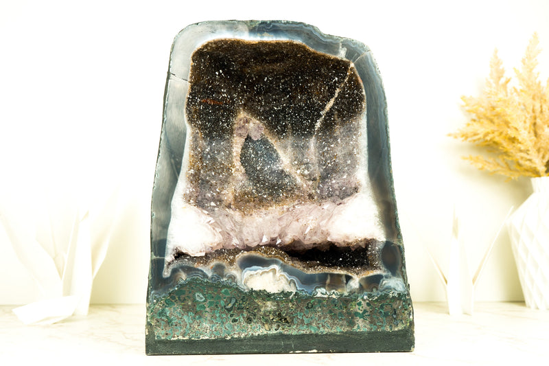 Dreifarbige Amethyst-Geode mit Galaxie-Drusen und Amethyst-Kronenformation