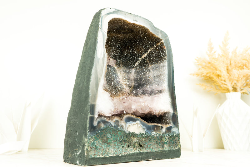 Dreifarbige Amethyst-Geode mit Galaxie-Drusen und Amethyst-Kronenformation