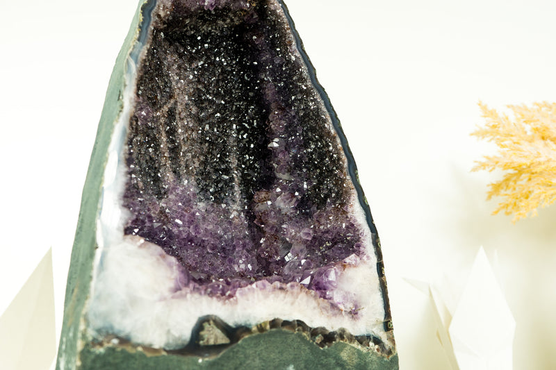 Natürliche Galaxy Amethyst Geode mit seltenem zweifarbigen Amethyst Druzy und blau gebändertem Achat