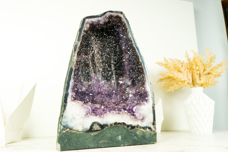 Natürliche Galaxy Amethyst Geode mit seltenem zweifarbigen Amethyst Druzy und blau gebändertem Achat
