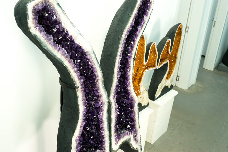Riesige 6,4 Fuß tiefviolette Amethyst-Geodenflügel