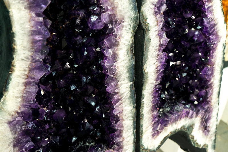Riesige 6,4 Fuß tiefviolette Amethyst-Geodenflügel