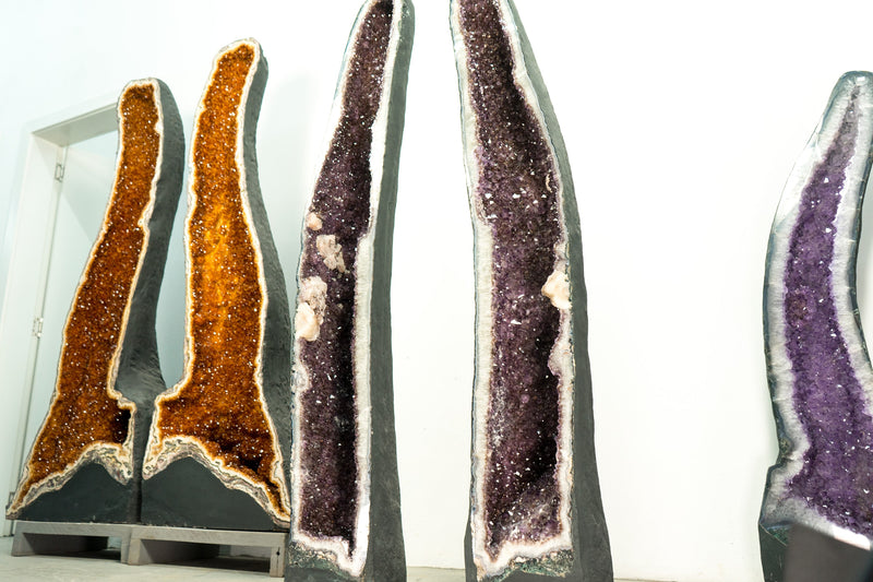 Paar 5 Fuß hohe große Amethyst-Geodenkathedralen mit funkelnden Einschlüssen aus Lavendel-Amethyst, Kalzit und Goethit