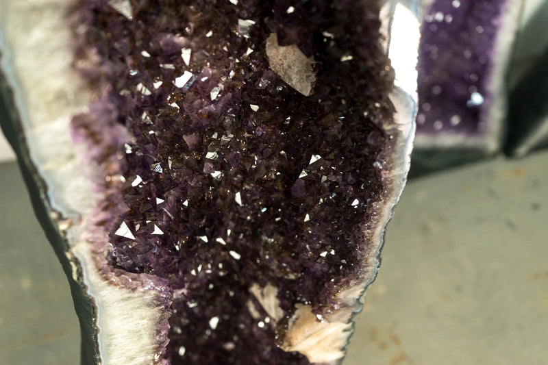 Paar 5 Fuß hohe große Amethyst-Geodenkathedralen mit funkelnden Einschlüssen aus Lavendel-Amethyst, Kalzit und Goethit